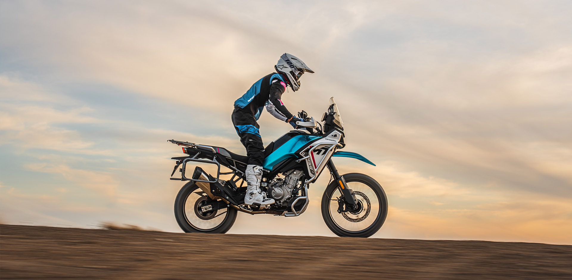 CFMOTO 450MT en ruta